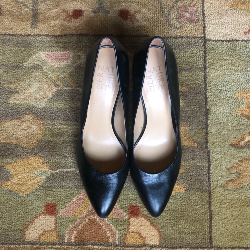 Naturalizer Black Leather Pump